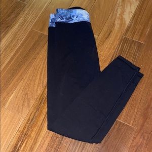 ivivva leggings w/ a reversible waist band
